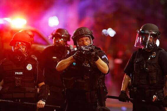 הפגנות ברחבי מיניאפוליס הלילה // צילום: רויטרס