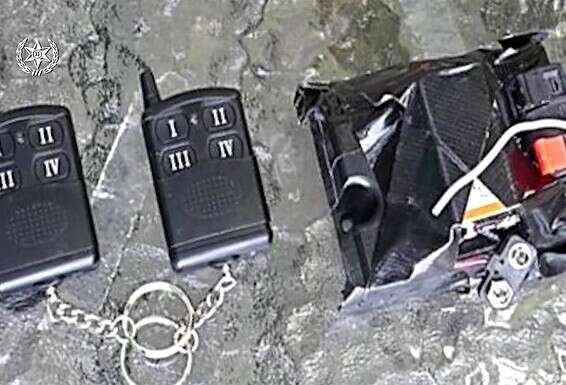 מטען חבלה שהונח ליד פיצרייה, ושאותו הסגיר ליאון. "הוא דאג על הילדים שישבו לאכול" // צילום: משטרת ישראל