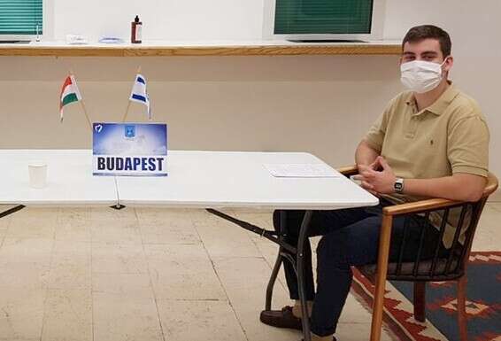 תומאס קליין, תלמיד כפר הנוער עיינות, נבחן בבגרות במתמטיקה בבודפשט