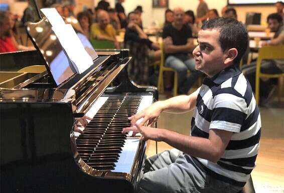 גינת. אף אחד לא נשאר אדיש לצלילים // צילום: עירית נוסבאום גינת 