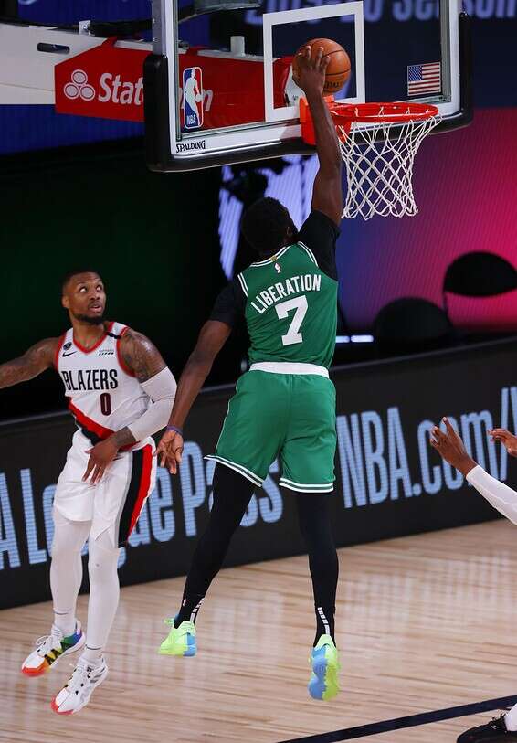 בראון מטביע, לילארד יכול רק להסתכל // צילום: AFP