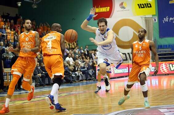 קאר והאניקאט (משמאל) בתקופה בנס ציונה // צילום: אודי ציטיאט