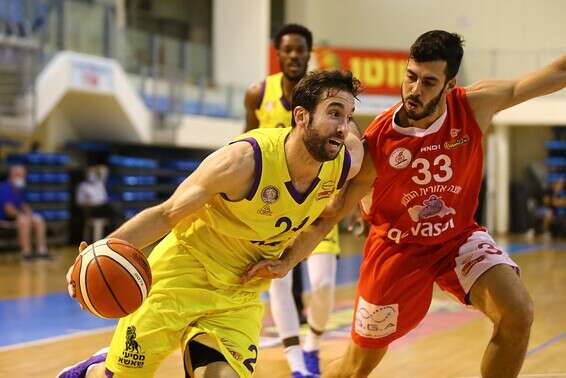 אוחיון (משמאל). רק שלא יתעייף בחלק הראשון של העונה // צילום: לירון מולדובן