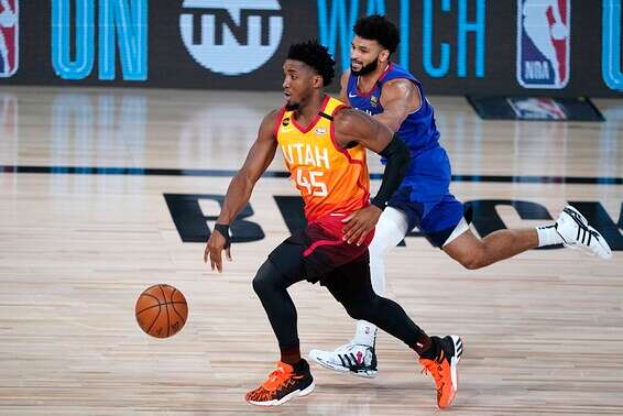 מיטשל ומארי. דו-קרב ענק // צילום: AP