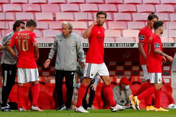 דיאש. יצליח לייצב את ההגנה של פפ? // צילום: AP