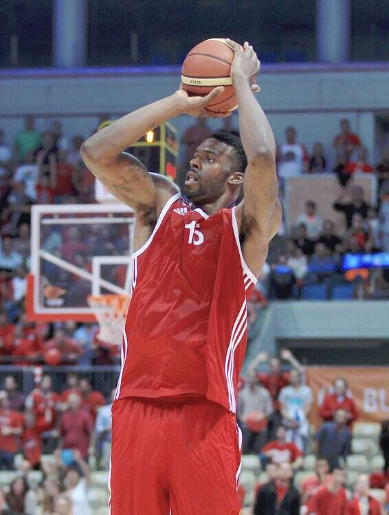 סמית' במדי הפועל ירושלים. דומיננטיות אדירה // צילום: אלן שיבר