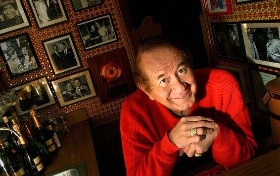 טריני לופז בביתו, 2002 // צילום: AP