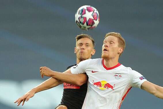 הלסטנברג ויורנטה נאבקים, הערב // צילום: AP