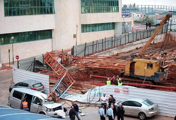 זירת קריסת המנוף // צילום: אודי ציטיאט