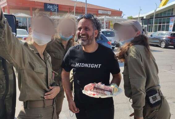 תמיכה, נדיבות ואהבה בימים של מגפה // צילום: חגית ברוכים