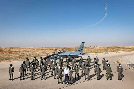 37 גברים, 3 נשים. הטייסים החדשים // צילום: דובר צה"ל