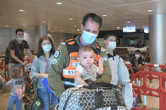 עולים מנתב"ג // צילום: יוסי זליגר