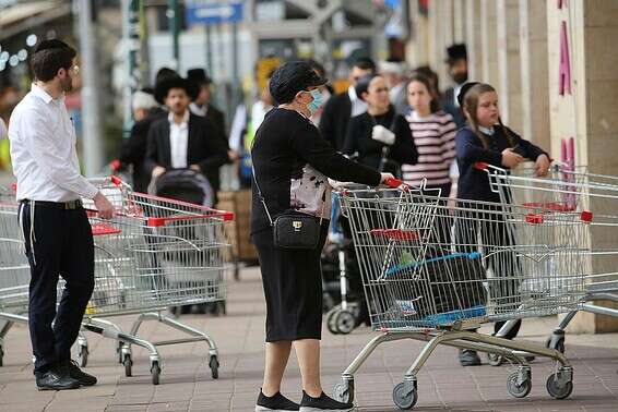 התקהלות בבני ברק בניגוד להנחיות המאבק בקורונה // צילום: קוקו 