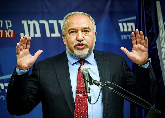 ליברמן נגד נתניהו // צילום: אורן בן חקון