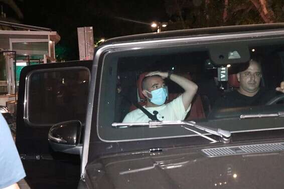 ומה עם מסכה לנהג? עומר אדם // צילום: ניר פקין