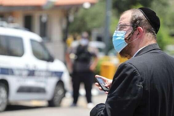 "איך נאכיל את הילדים שלנו?". הסגר בבית עילית // צילום: יהונתן שאול