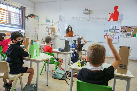 תלמידי כיתה א' השבוע בבית ספר בת"א // צילום: יהושע יוסף