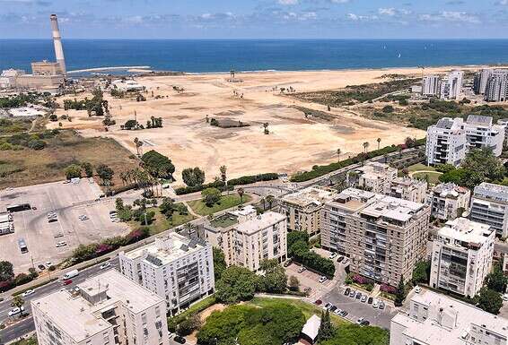 שכונת ל' מול שדה דב השומם // צילום: דני מרון