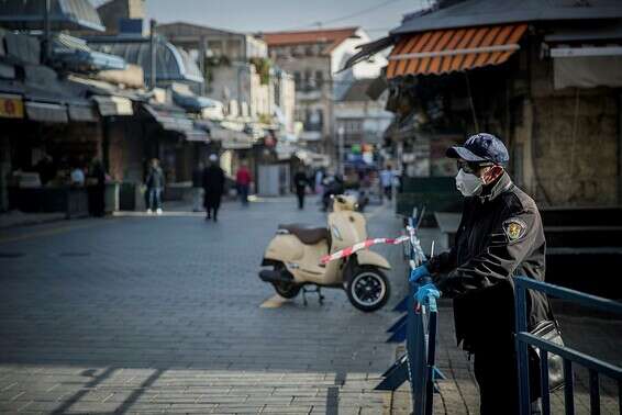 שמירה בשוק מחנה יהודה // צילום: אורן בן חקון