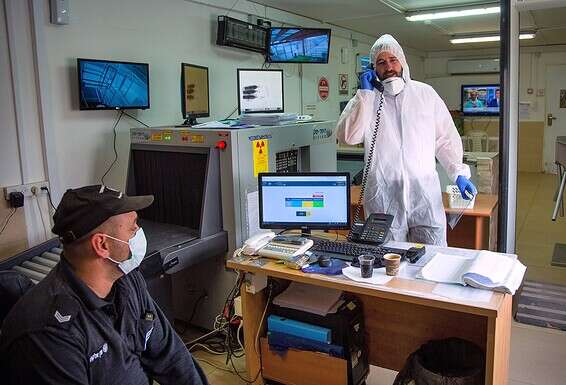 מתרגלים קבלת אסיר חולה // צילום: אריק סולטן
