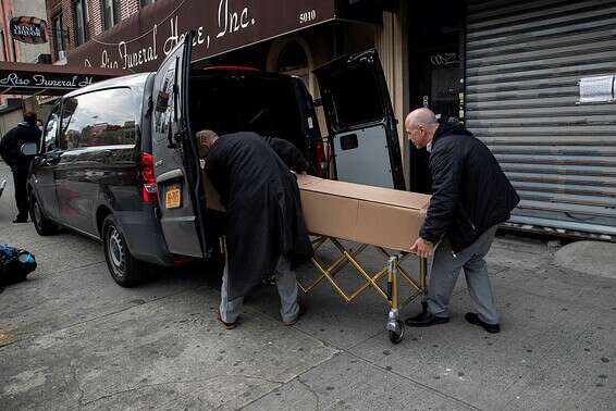 הכנות להלוויה בניו יורק // צילום: רויטרס
