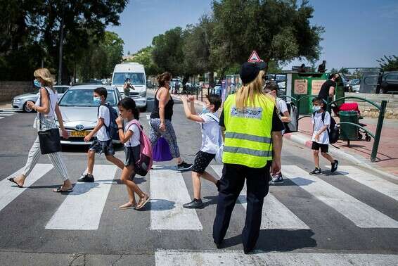קפיצות בנתוני ההדבקה שבועיים לאחר החזרה ללימודים // צילום: אורן בן חקון