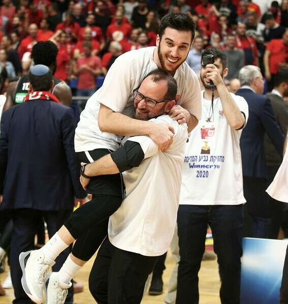 גיא הראל ותמיר בלאט חוגגים // צילום: אלן שיבר