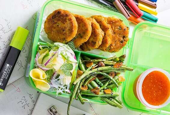 ירקות מוקפצים בשילוב פירות. הקופסה האסיאתית // צילום: איתיאל ציון