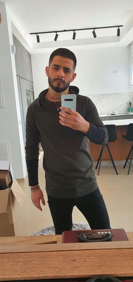 מהופעה לחופשה להופעה. עדן חסון // צילום: מתוך האינסטגרם