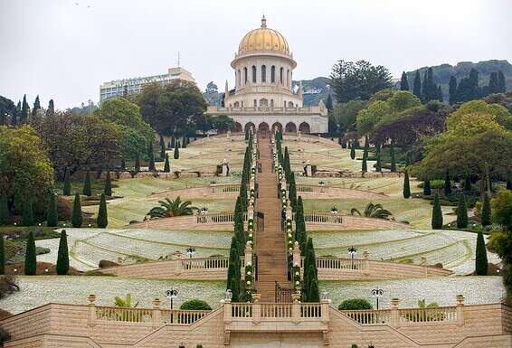 "באים, הורסים וממשיכים". הגנים הבהאיים // צילום: מישל דוט קום