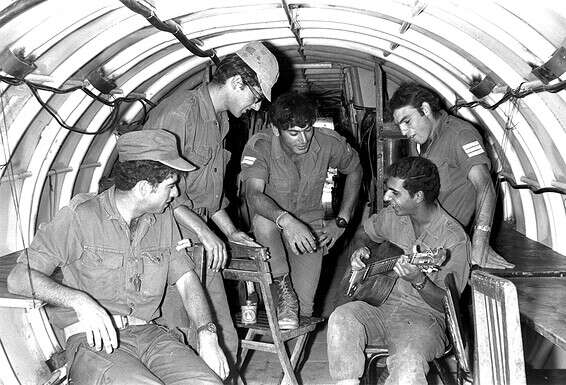 חיילי צה"ל במלחמת ההתשה. ישראל היתה נחושה שלא להניח לפוטנציאל השיפור במעמדה האסטרטגי לחמוק מידיה // צילום: לע"ם