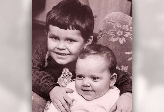 קאי (משמאל) וריינר בילדותם. מכות מהאמא