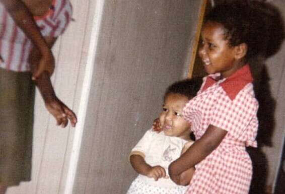 "נשארנו 7 אחים מתוך 13". עם אחותה הקטנה ברכה