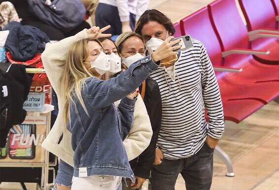 נוסעים בנתב"ג מתגוננים מהקורונה