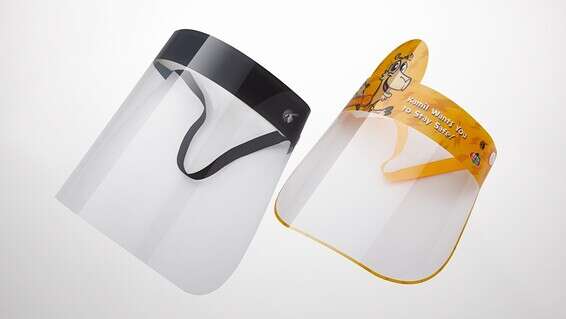 כיסויי הפנים שיחולקו לפני הטיסה // צילום: קטאר איירווייז