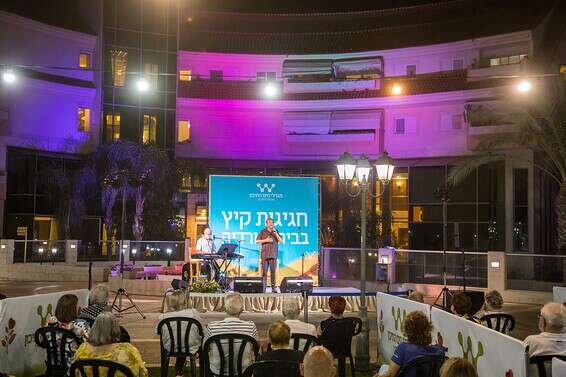 הופעה בכפר הגמלאים נורדיה // צילום: באדיבות רשת מגדלי הים התיכון