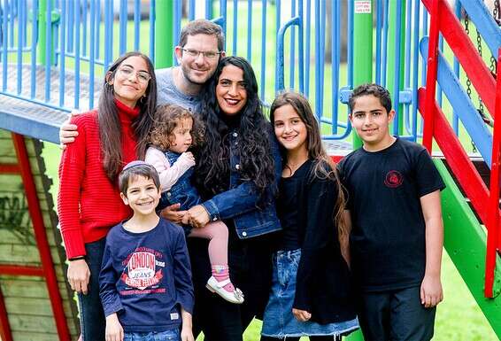 נועה ברינקר והמשפחה // צילום: יהונתן שאול