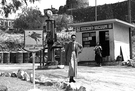 תחנת דלק בטבריה, 1950 // צילום: זוטן קלוגר-לע"מ