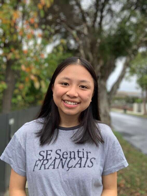 אומצה מסין והתגיירה. גולדסטין