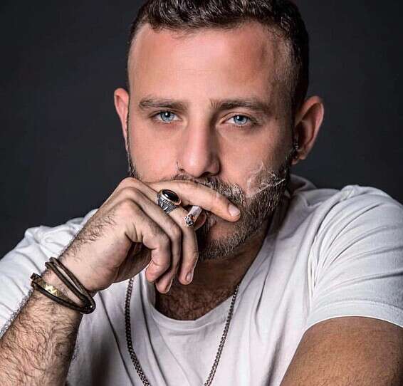 "מעולם לא תכננתי עתיד כי לא האמנתי שיהיה כזה, וכשאדם לא מתכנן את העתיד הוא בהכרח חי בעבר". אסיף אלקיים // צילום: שרי עוז