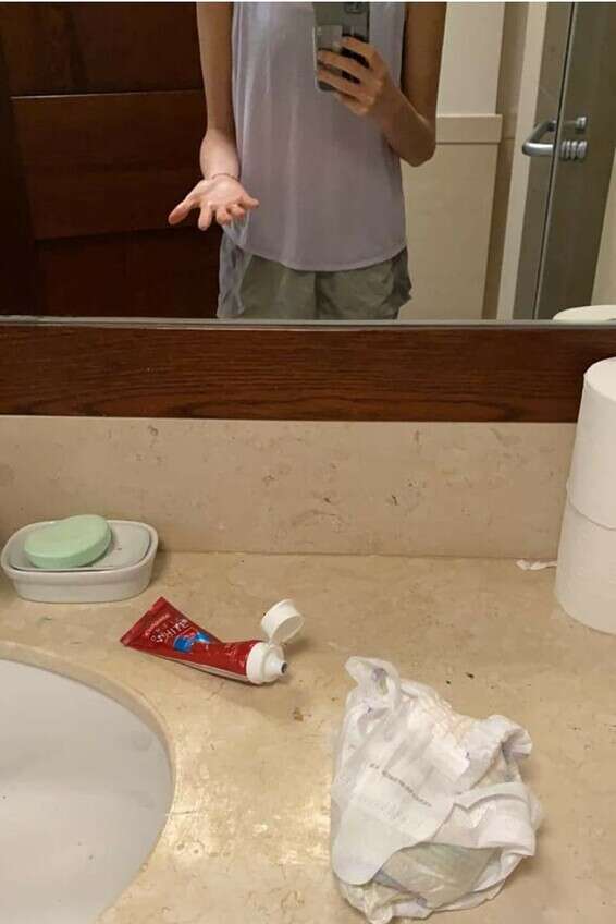 התמונה המפלילה: חיתול על השיש // צילום: מתוך הפייסבוק