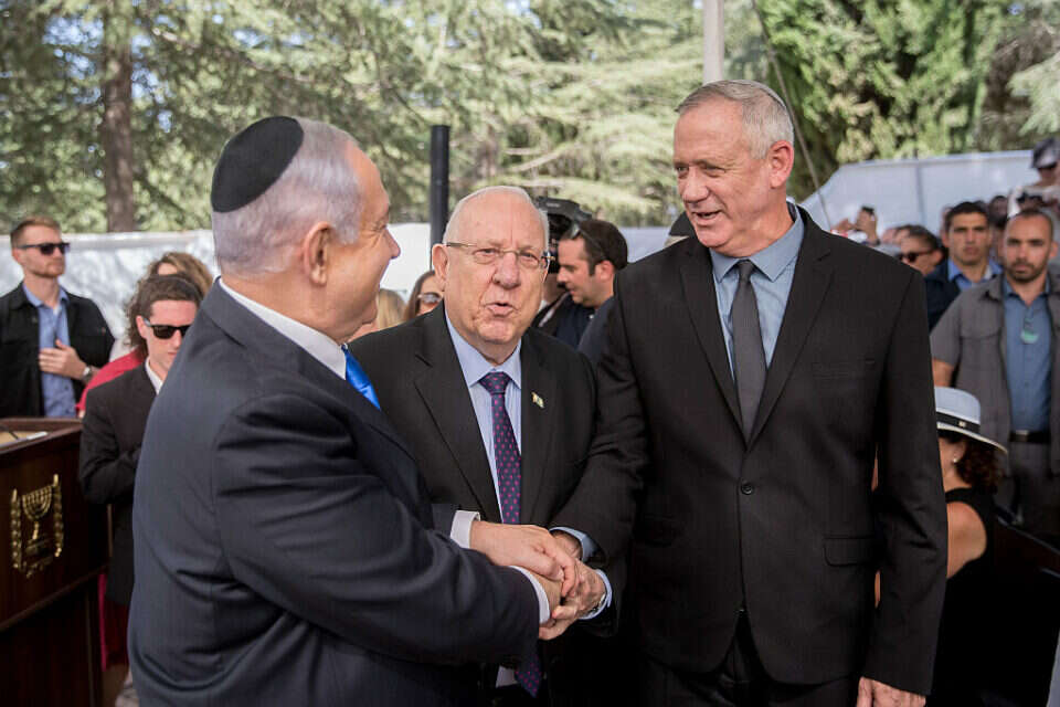 צילום: אורן בן חקון // נשיא המדינה רובי ריבלין עם המועמדים לראשות הממשלה בנימין נתניהו ובני גנץ ,