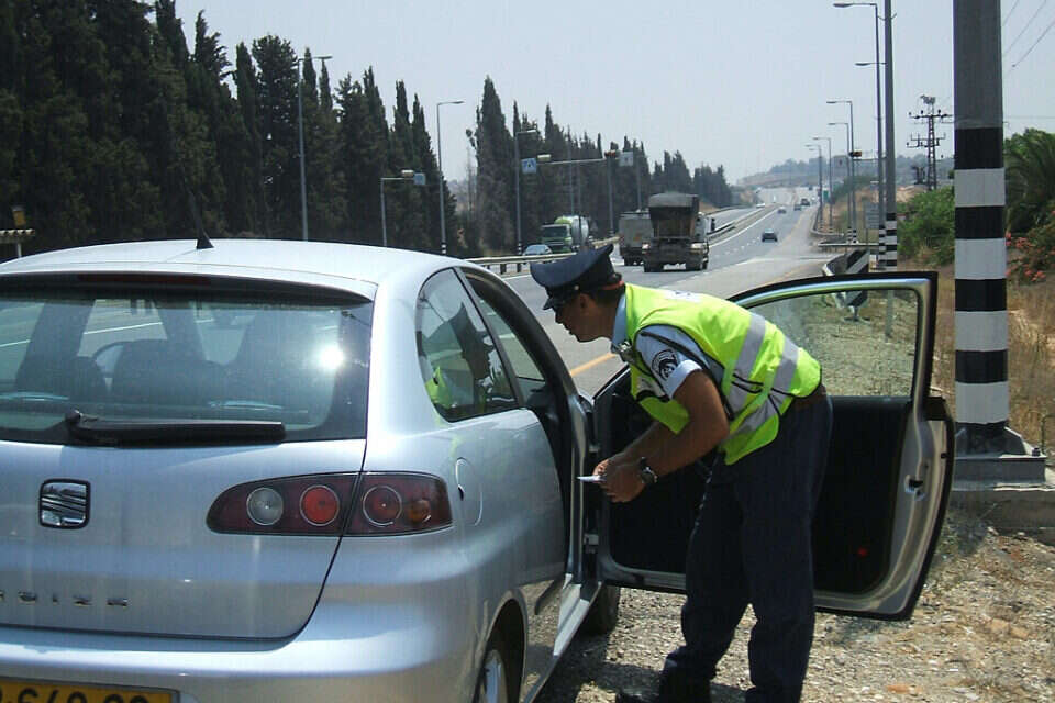 הנהג יבלה במעצר // הנהג יבלה במעצר , 