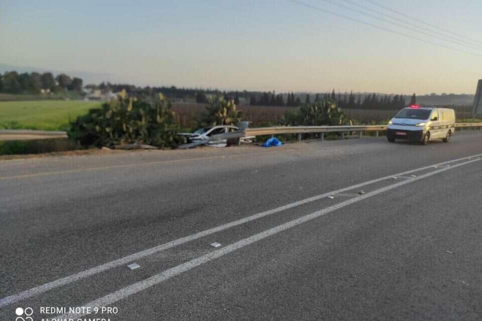 זירת התאונה בכביש 581, הבוקר // צילום: דוברות המשטרה ,