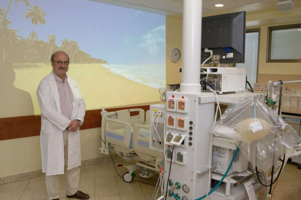 פרופ' זינגר, מנהל המחלקה לטיפול נמרץ בבילינסון , 
