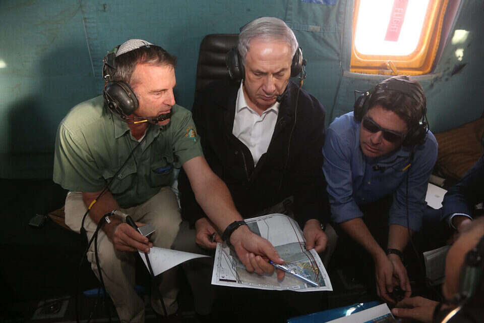 נתניהו בסיור במסוק // צילום: מרק ישראל סלאם ,