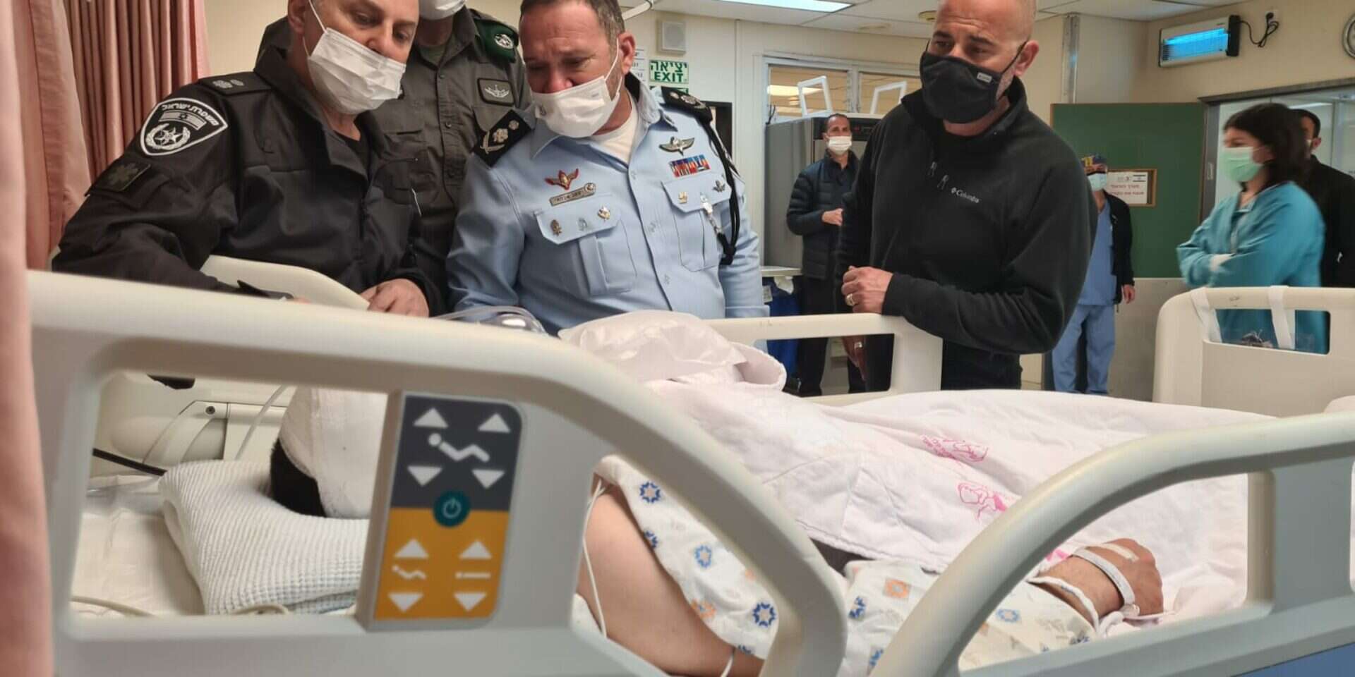 ביקור הפצועים בבית החולים  , דוברות משטרה