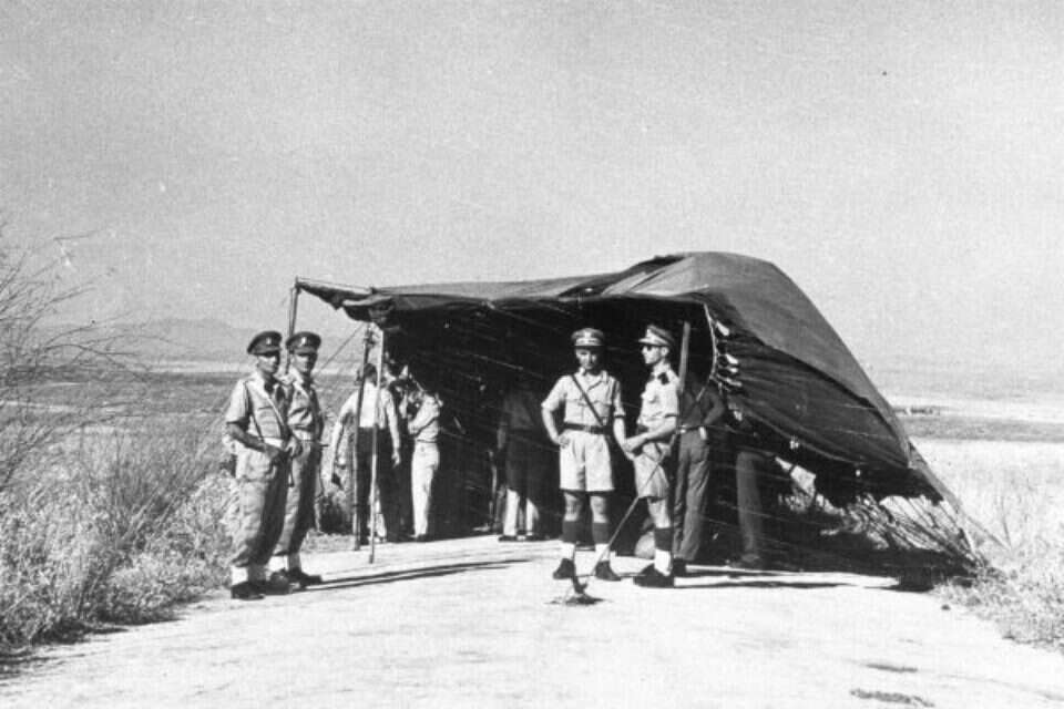 האוהל ליד קיבוץ מחניים, שבו נחתם הסכם שביתת הנשק ישראל־סוריה, 20 ביולי 1949 // צילום: לע"מ // האוהל ליד קיבוץ מחניים, שבו נחתם הסכם שביתת הנשק ישראל־סוריה, 20 ביולי 1949 ,