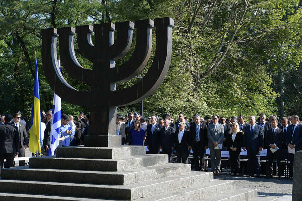 האנדרטה בבאבי יאר , עמוס בן גרשום לע"מ