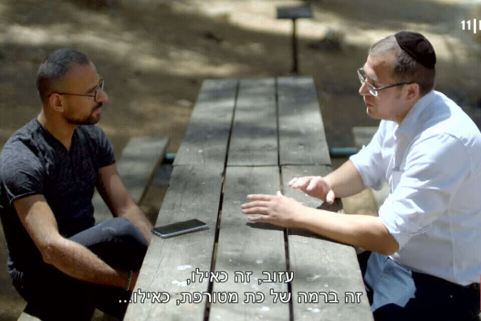 מתוך "לצאת מבוסייר" , כאן 11